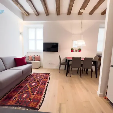 公寓 Cavana 5 Tirabora Short Rent 的里雅斯特